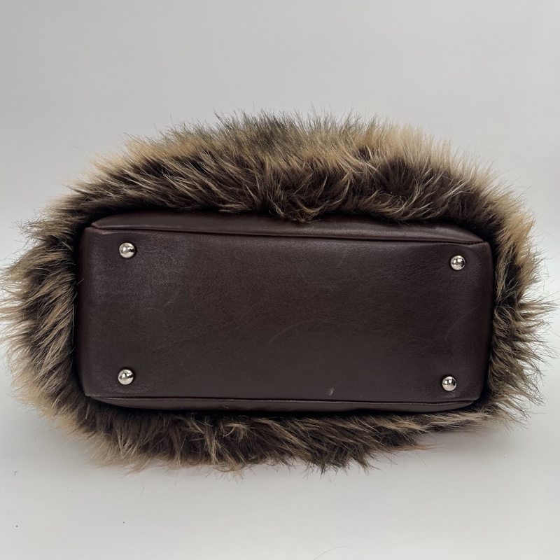 「JL精品代購」香奈兒秋冬毛毛巧克力色皮草拼皮手提單肩托特包-6