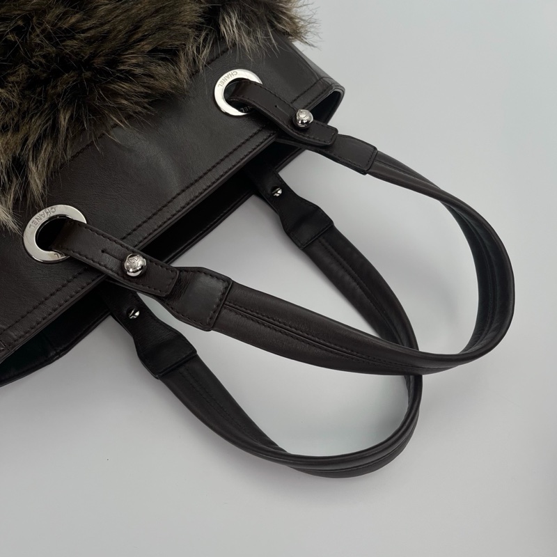 「JL精品代購」香奈兒秋冬毛毛巧克力色皮草拼皮手提單肩托特包-12