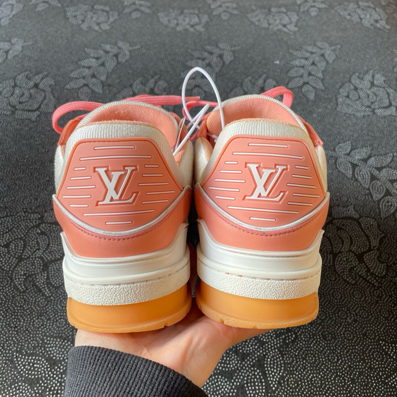 01883 lv trainer水蜜桃粉41.5碼無盒,成色不錯磨損小-2