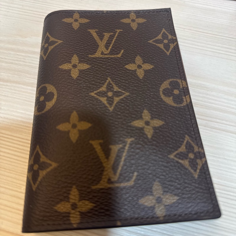 LV老花護照夾-3