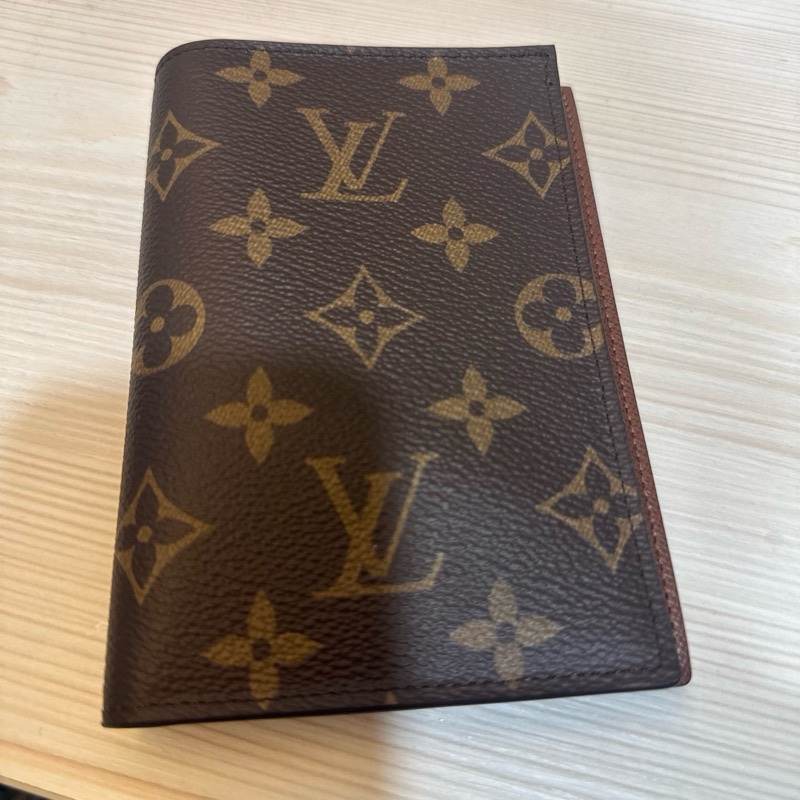 LV老花護照夾-5