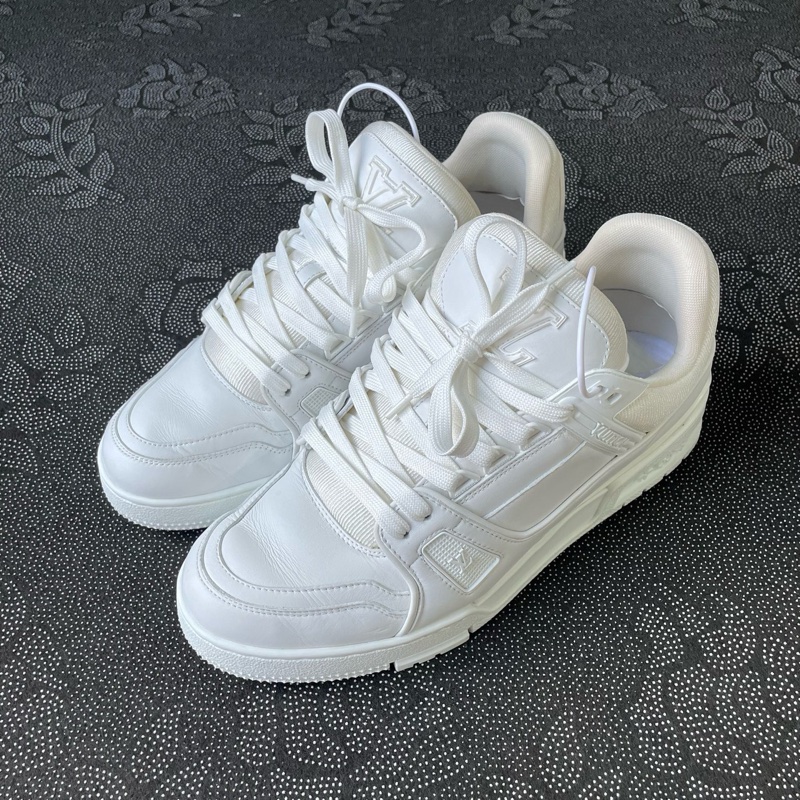 01339 lv trainer純白41.5碼無盒,成色充新輕微磨損。-0