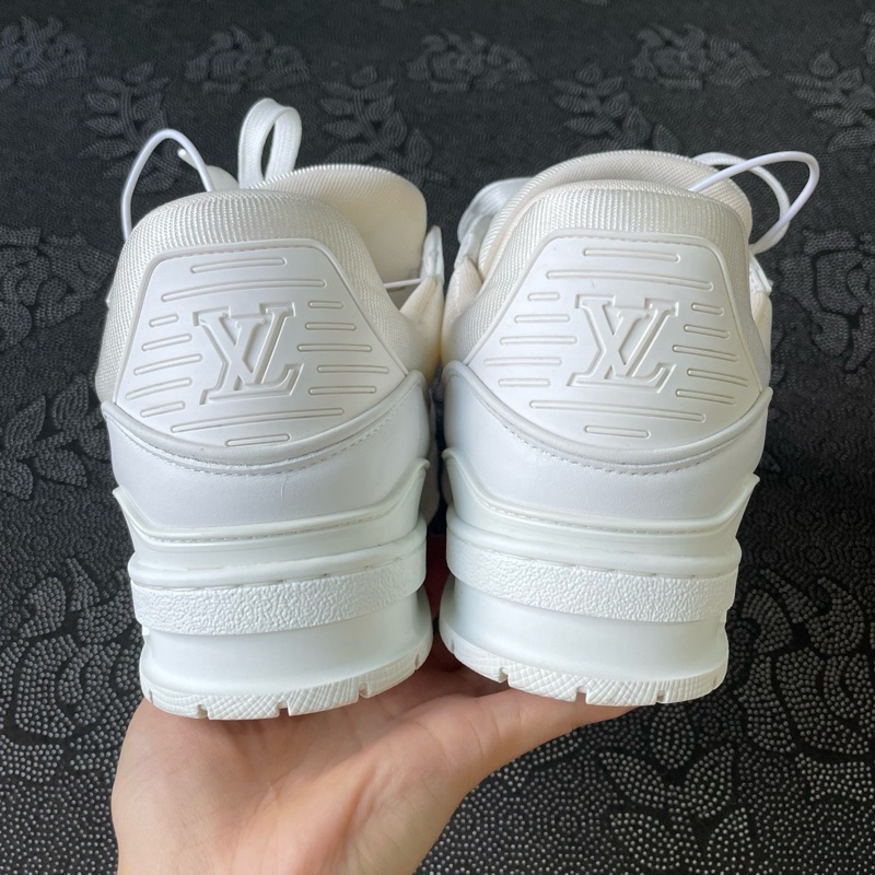 01339 lv trainer純白41.5碼無盒,成色充新輕微磨損。-2