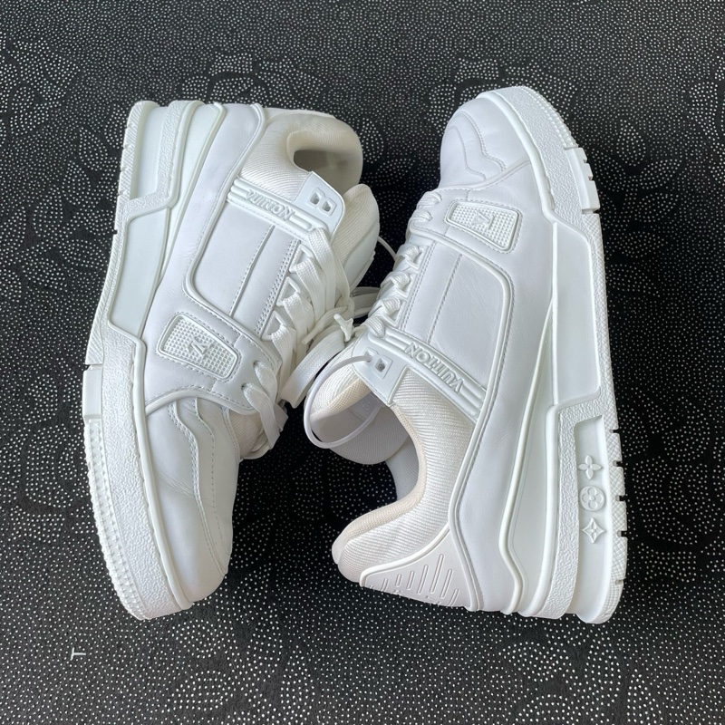 01339 lv trainer純白41.5碼無盒,成色充新輕微磨損。-6