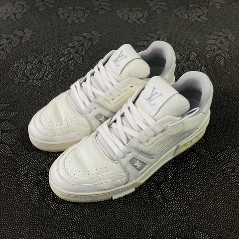 01837 lv trainer白水泥41碼 成色新磨損小。