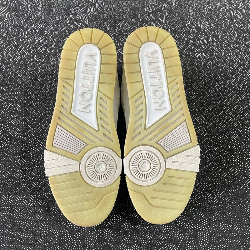 01837 lv trainer白水泥41碼 成色新磨損小。-3