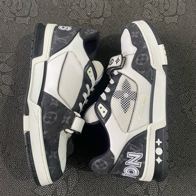 01860 lv trainer黑白魔術貼42碼無盒,成色不错-6