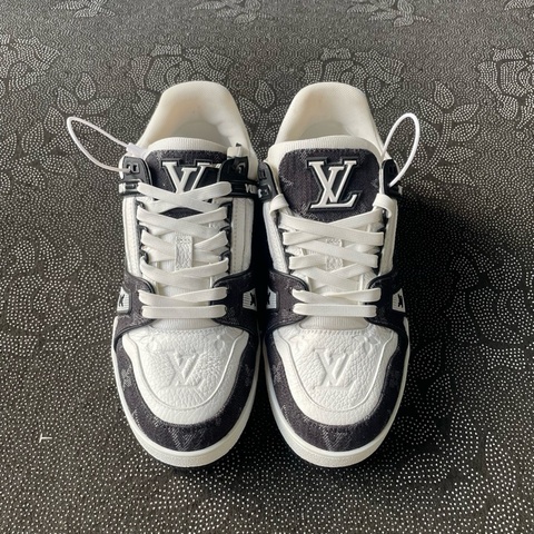 01781 lv trainer黑白熊猫36码无盒，成色新，今年新款底