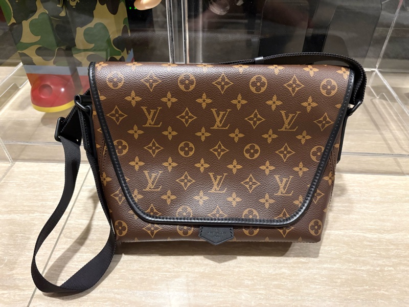 Louis Vuitton LV男生郵差包-3