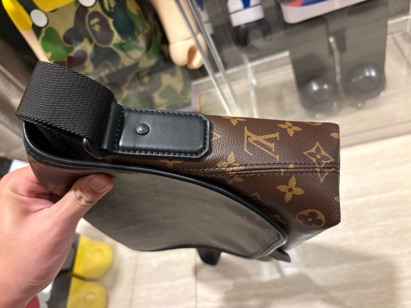 Louis Vuitton LV男生郵差包-4