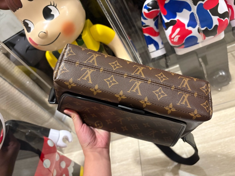 Louis Vuitton LV男生郵差包-5