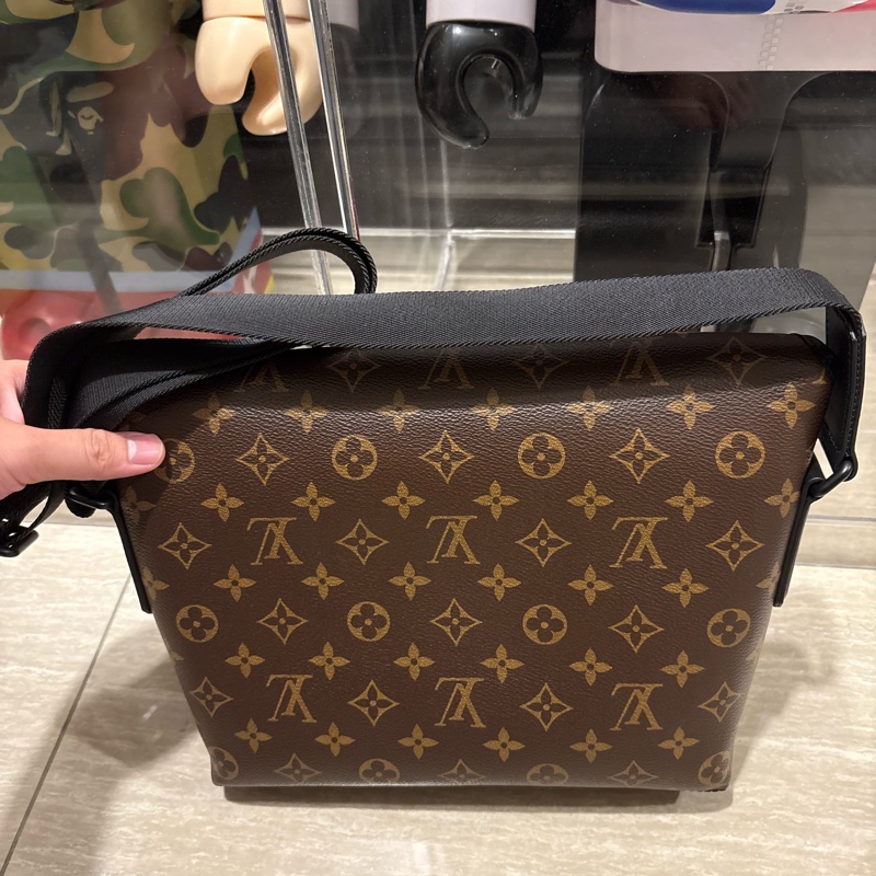 Louis Vuitton LV男生郵差包-7