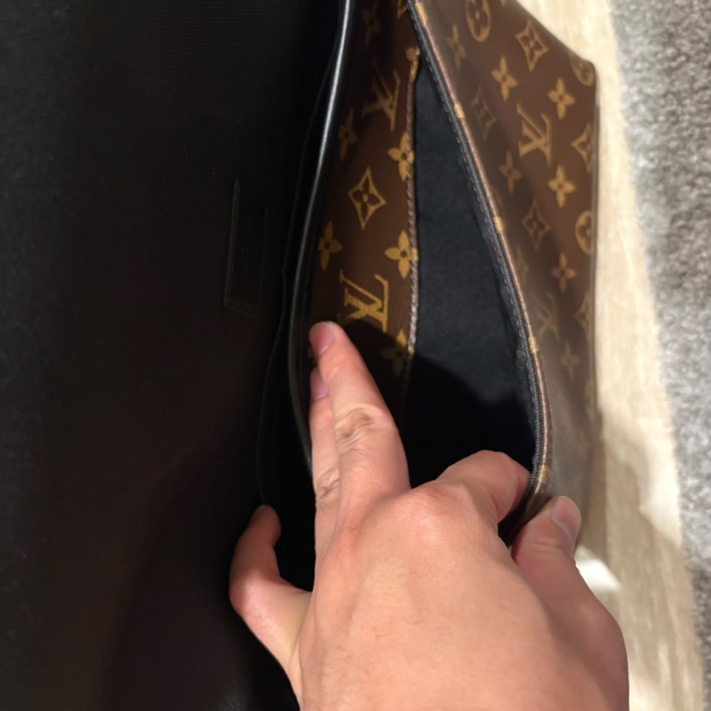 Louis Vuitton LV男生郵差包-10