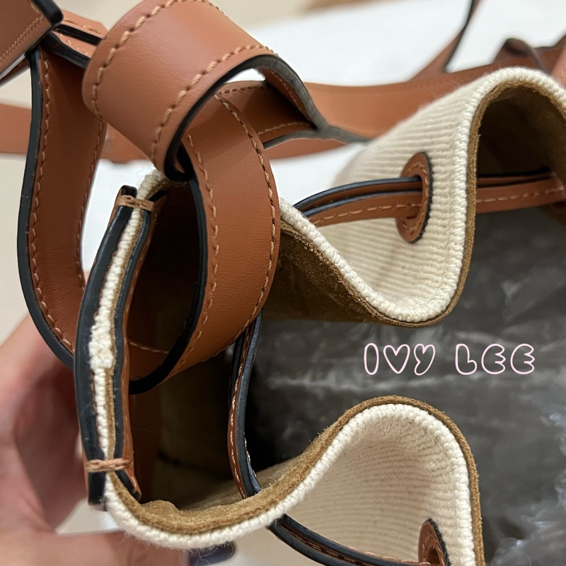 LOEWE 羅威 BALLOON 烙印LOGO帆布拼接小牛皮抽繩束口 斜背包 手提包 水桶包 咖啡 米色 正品 二手精品-9