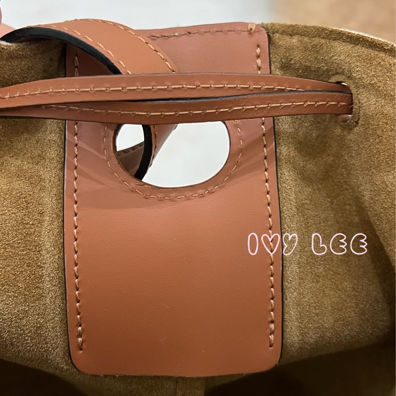 LOEWE 羅威 BALLOON 烙印LOGO帆布拼接小牛皮抽繩束口 斜背包 手提包 水桶包 咖啡 米色 正品 二手精品-13