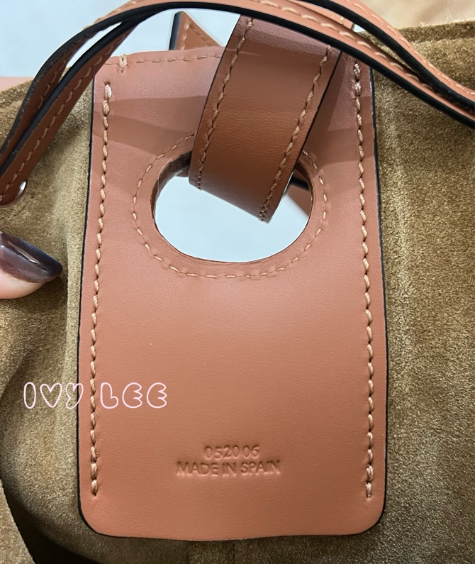 LOEWE 羅威 BALLOON 烙印LOGO帆布拼接小牛皮抽繩束口 斜背包 手提包 水桶包 咖啡 米色 正品 二手精品-14