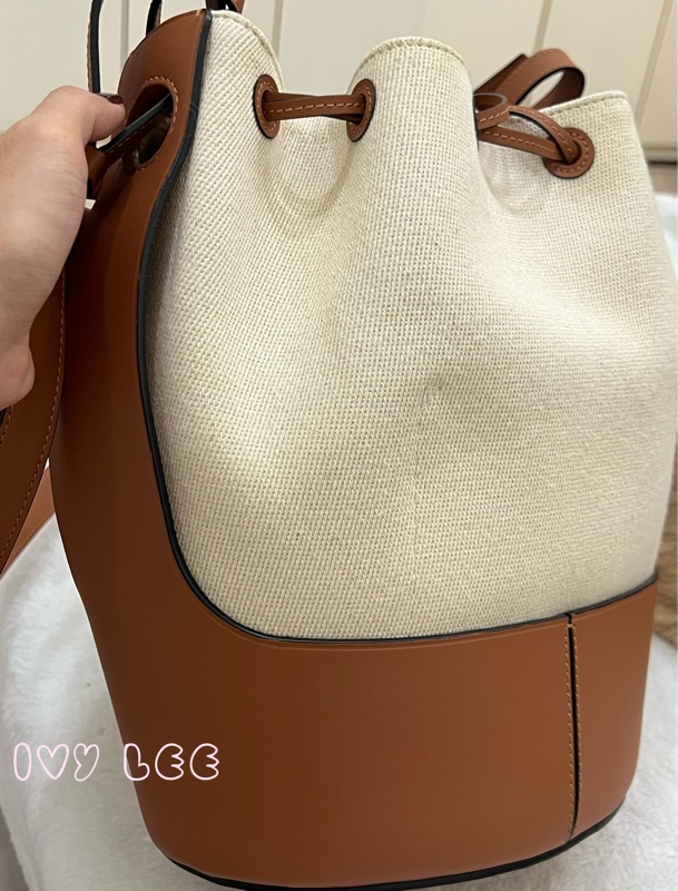 LOEWE 羅威 BALLOON 烙印LOGO帆布拼接小牛皮抽繩束口 斜背包 手提包 水桶包 咖啡 米色 正品 二手精品-21