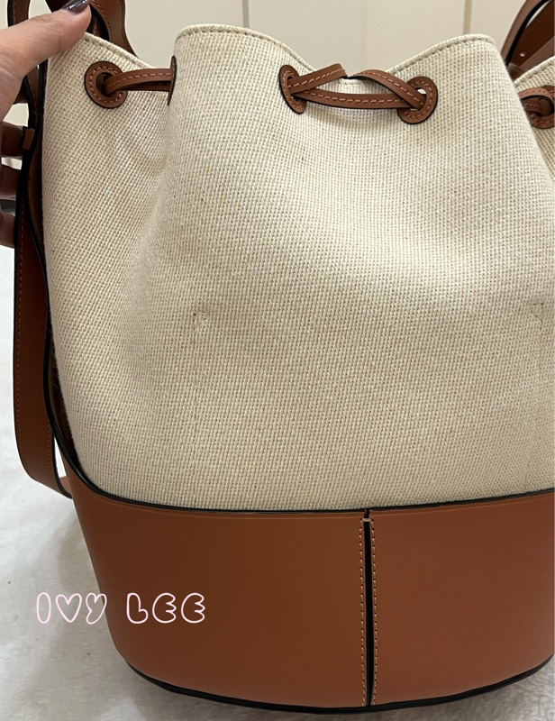 LOEWE 羅威 BALLOON 烙印LOGO帆布拼接小牛皮抽繩束口 斜背包 手提包 水桶包 咖啡 米色 正品 二手精品-22