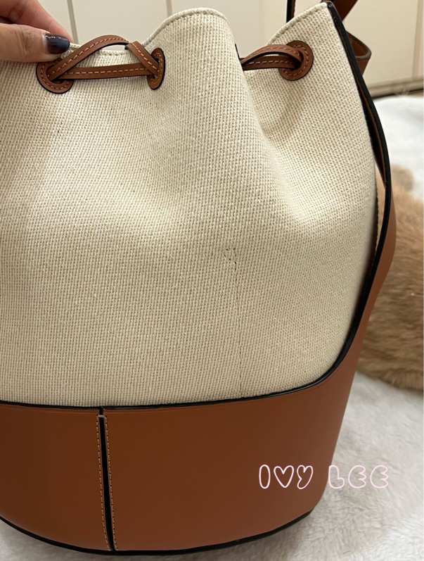 LOEWE 羅威 BALLOON 烙印LOGO帆布拼接小牛皮抽繩束口 斜背包 手提包 水桶包 咖啡 米色 正品 二手精品-23