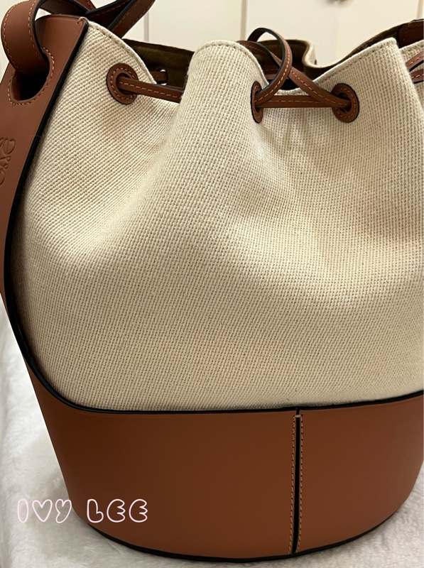 LOEWE 羅威 BALLOON 烙印LOGO帆布拼接小牛皮抽繩束口 斜背包 手提包 水桶包 咖啡 米色 正品 二手精品-26