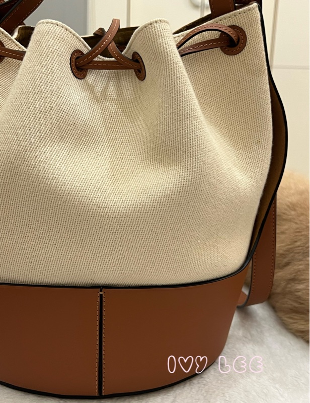 LOEWE 羅威 BALLOON 烙印LOGO帆布拼接小牛皮抽繩束口 斜背包 手提包 水桶包 咖啡 米色 正品 二手精品-27