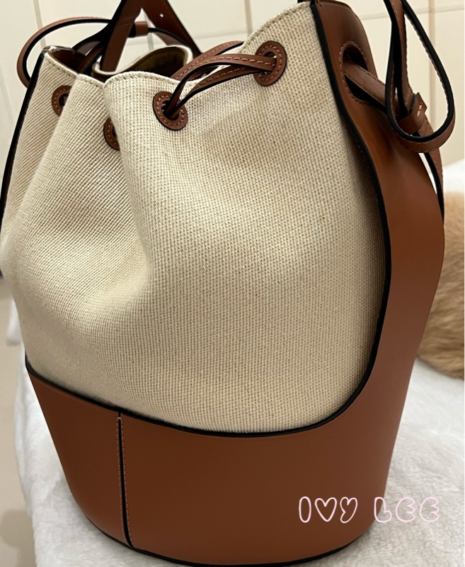 LOEWE 羅威 BALLOON 烙印LOGO帆布拼接小牛皮抽繩束口 斜背包 手提包 水桶包 咖啡 米色 正品 二手精品-28