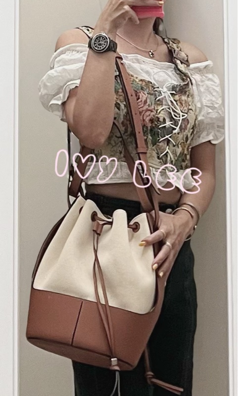 LOEWE 羅威 BALLOON 烙印LOGO帆布拼接小牛皮抽繩束口 斜背包 手提包 水桶包 咖啡 米色 正品 二手精品-36