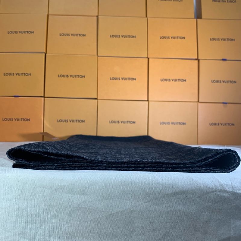 ‼️全台最甜 全新未用 Gucci 古馳 黑灰老花滿版雙色羊毛圍巾 披肩-6