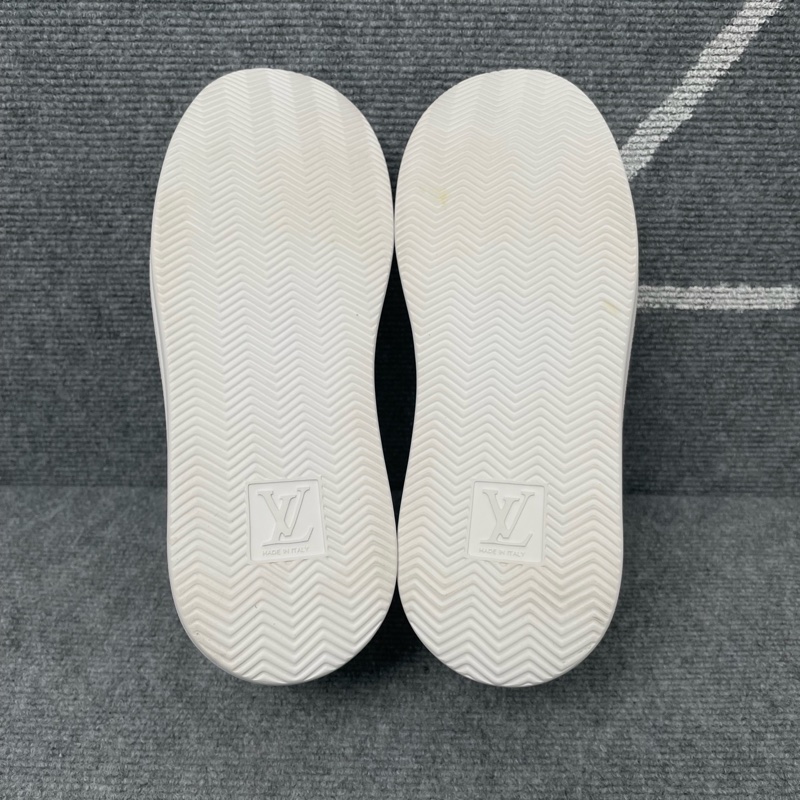 二手lv白色荔枝紋皮面松糕鞋40碼35729-7