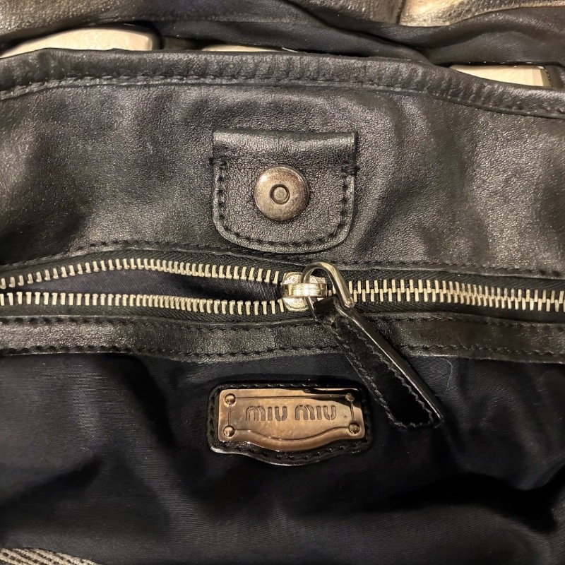 Miu Miu 經典皺褶Coffer包 | 義大利製 |LUX METAL|(黑色皮質/附長背帶/鎖匙/保卡/發票/美品-14