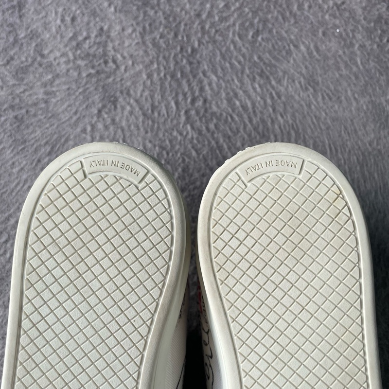 chanel塗鴉帆布鞋37.5碼無盒，成色充新穿兩次，鞋底刻字都在-5