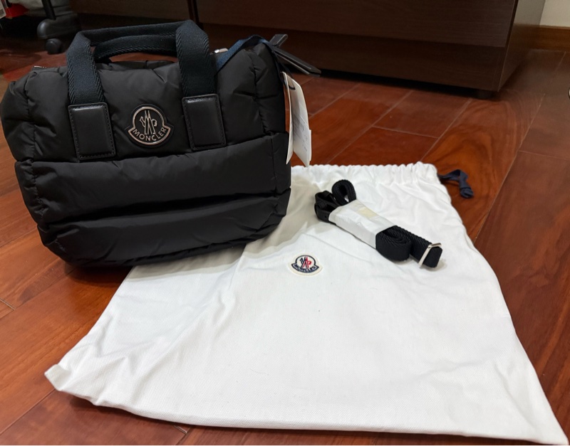 -MONCLER-CARADOC-橡膠黑標澎澎款可側背手提托特包，全新未使用，送人自用超推薦-2