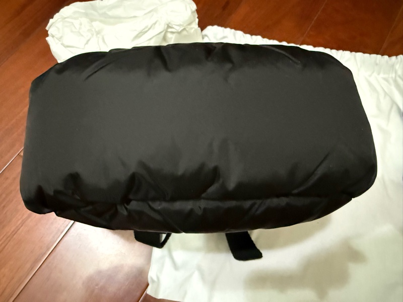 -MONCLER-CARADOC-橡膠黑標澎澎款可側背手提托特包，全新未使用，送人自用超推薦-4