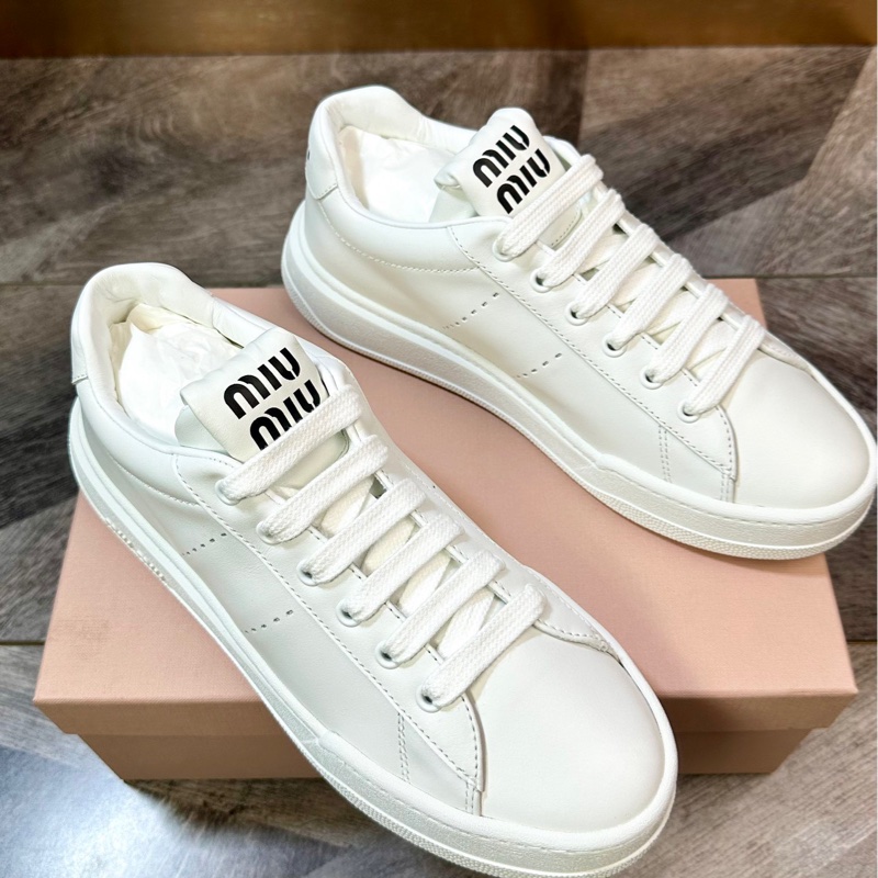 全新 miumiu 繆繆 經典款黑色字母Logo 小白鞋 休閒鞋 板鞋 四季百搭 厚底显腿长 女款-1