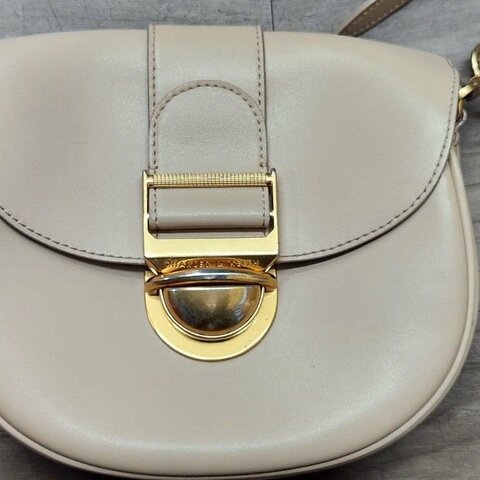 CHRLES & KEITH CK馬蹄型側背包