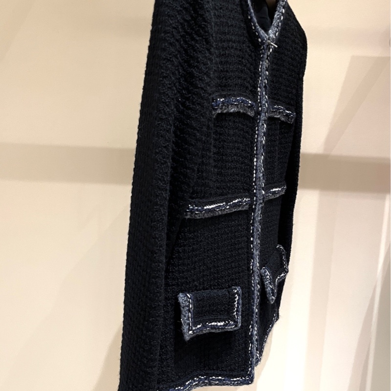香奈兒Chanel 黑色毛呢大都會長袖外套  99新 38碼 具體尺碼見圖6 公價4w+。-3