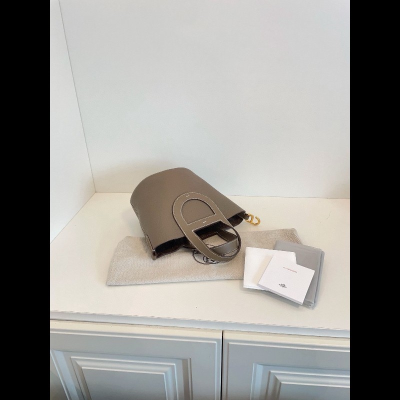 Hermes in the loop 18 
大象灰
金扣猪鼻子菜篮子-3