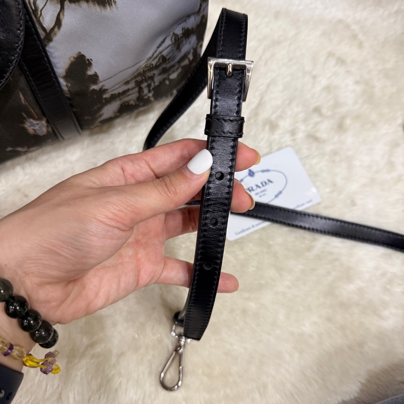 99新✨專櫃款七萬Prada經典黑色尼龍 藝術系列 防磨防潑水 超輕的降落傘布 斜背包 keep all、speedy、波士頓-3