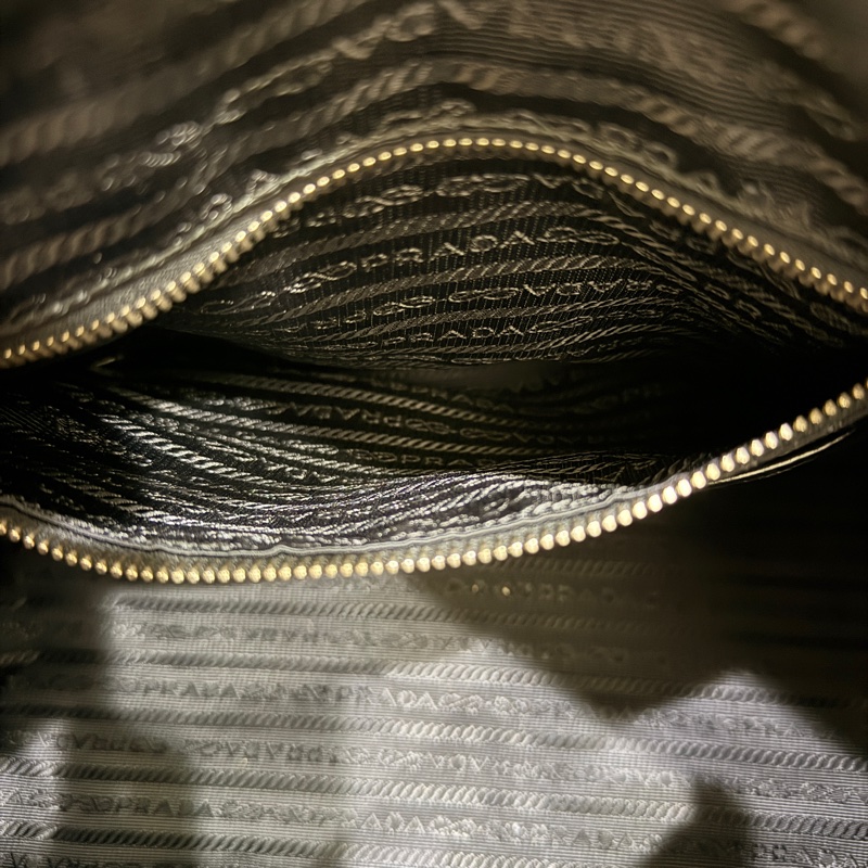 99新✨專櫃款七萬Prada經典黑色尼龍 藝術系列 防磨防潑水 超輕的降落傘布 斜背包 keep all、speedy、波士頓-13