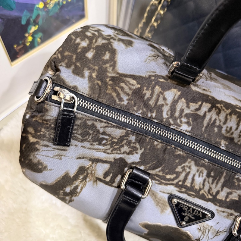 99新✨專櫃款七萬Prada經典黑色尼龍 藝術系列 防磨防潑水 超輕的降落傘布 斜背包 keep all、speedy、波士頓-18