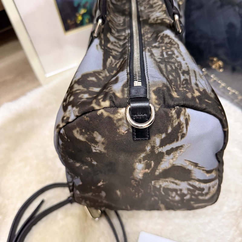 99新✨專櫃款七萬Prada經典黑色尼龍 藝術系列 防磨防潑水 超輕的降落傘布 斜背包 keep all、speedy、波士頓-25