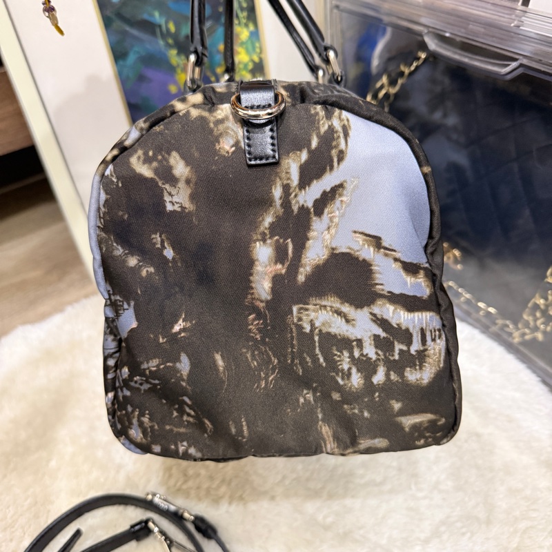 99新✨專櫃款七萬Prada經典黑色尼龍 藝術系列 防磨防潑水 超輕的降落傘布 斜背包 keep all、speedy、波士頓-26