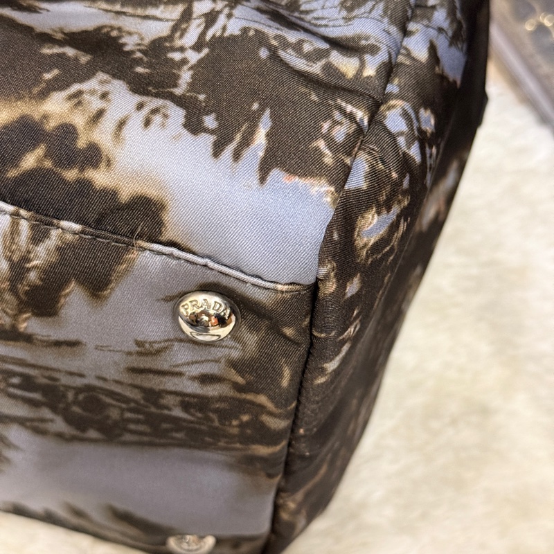 99新✨專櫃款七萬Prada經典黑色尼龍 藝術系列 防磨防潑水 超輕的降落傘布 斜背包 keep all、speedy、波士頓-33