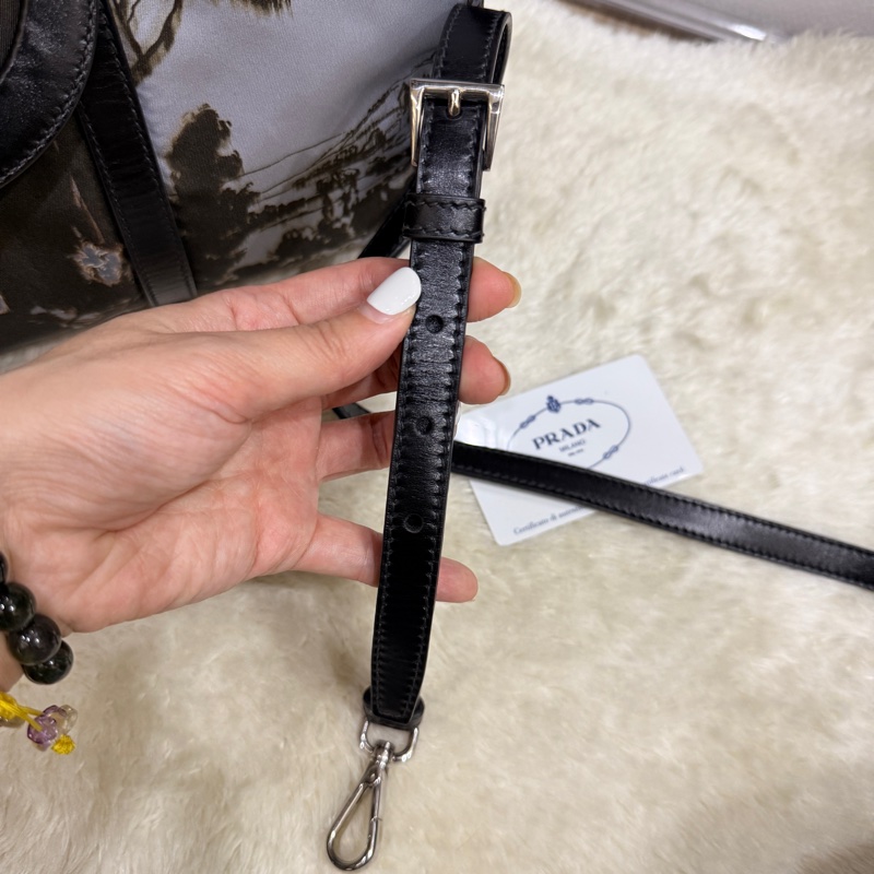 99新✨專櫃款七萬Prada經典黑色尼龍 藝術系列 防磨防潑水 超輕的降落傘布 斜背包 keep all、speedy、波士頓-43