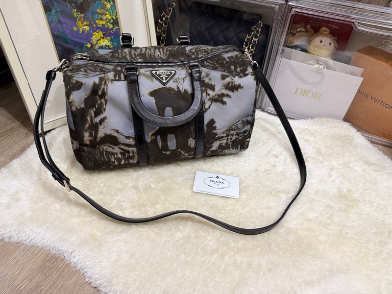 99新✨專櫃款七萬Prada經典黑色尼龍 藝術系列 防磨防潑水 超輕的降落傘布 斜背包 keep all、speedy、波士頓-46