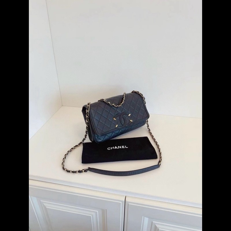 Chanel CC Filigree Flag CF medium-1