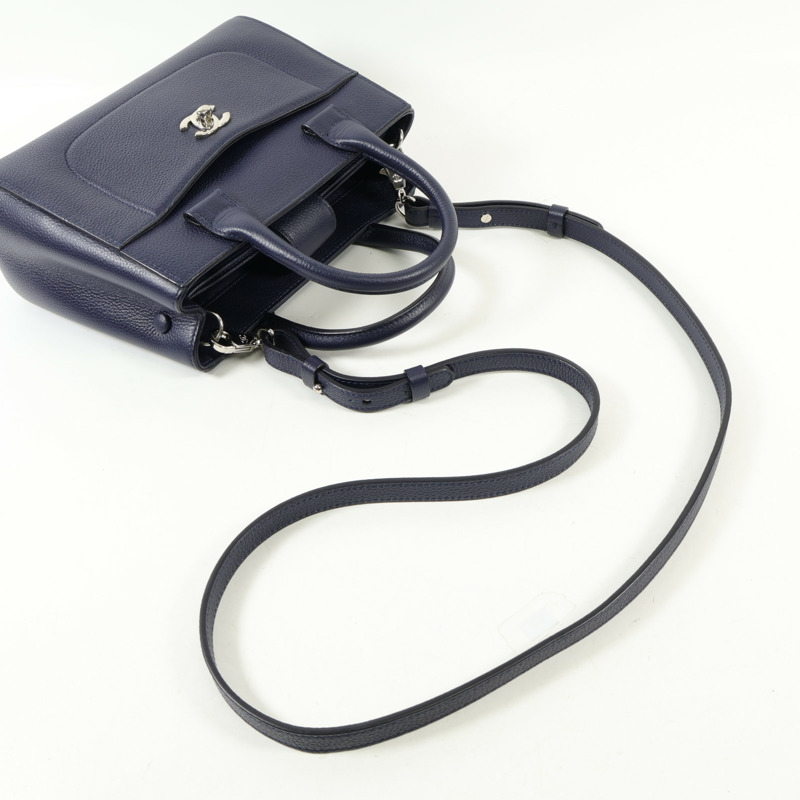 CHANEL 牛皮皮革Neo Executive Tote Mini銀扣手挽肩背兩用袋-5