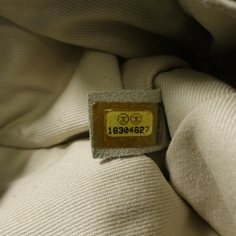 CHANEL 麂皮皮革Chain Shoulder銀扣肩背袋-12