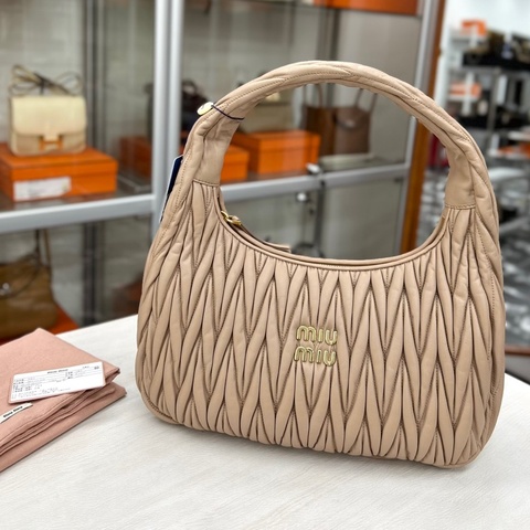 【全新品】Miumiu Wander藕粉色Hobo大號單肩包芯片款