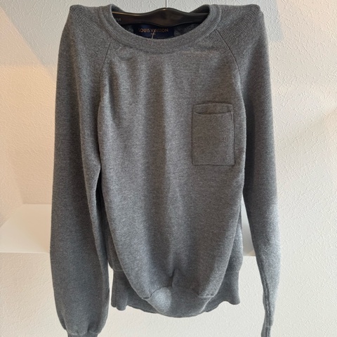 LV灰色前口袋毛衣